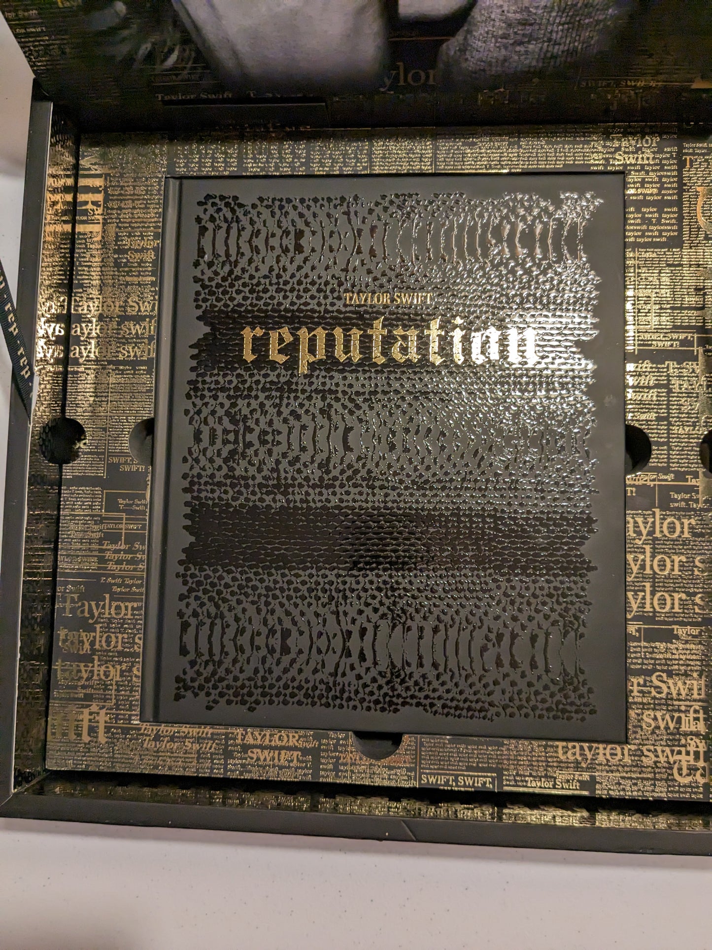 Taylor Swift - 'Reputation' CD VIP Tour Box