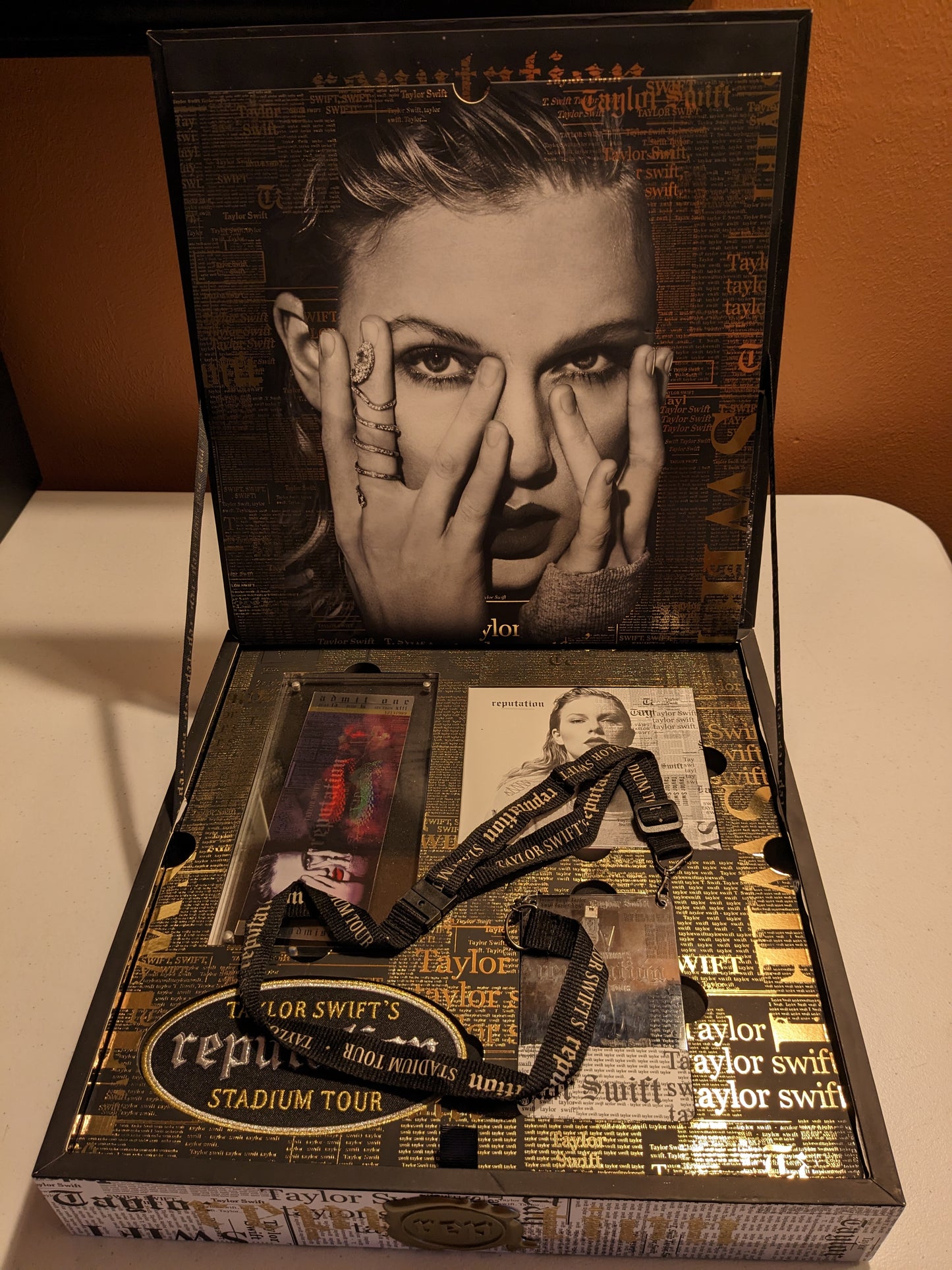 Taylor Swift - 'Reputation' CD VIP Tour Box