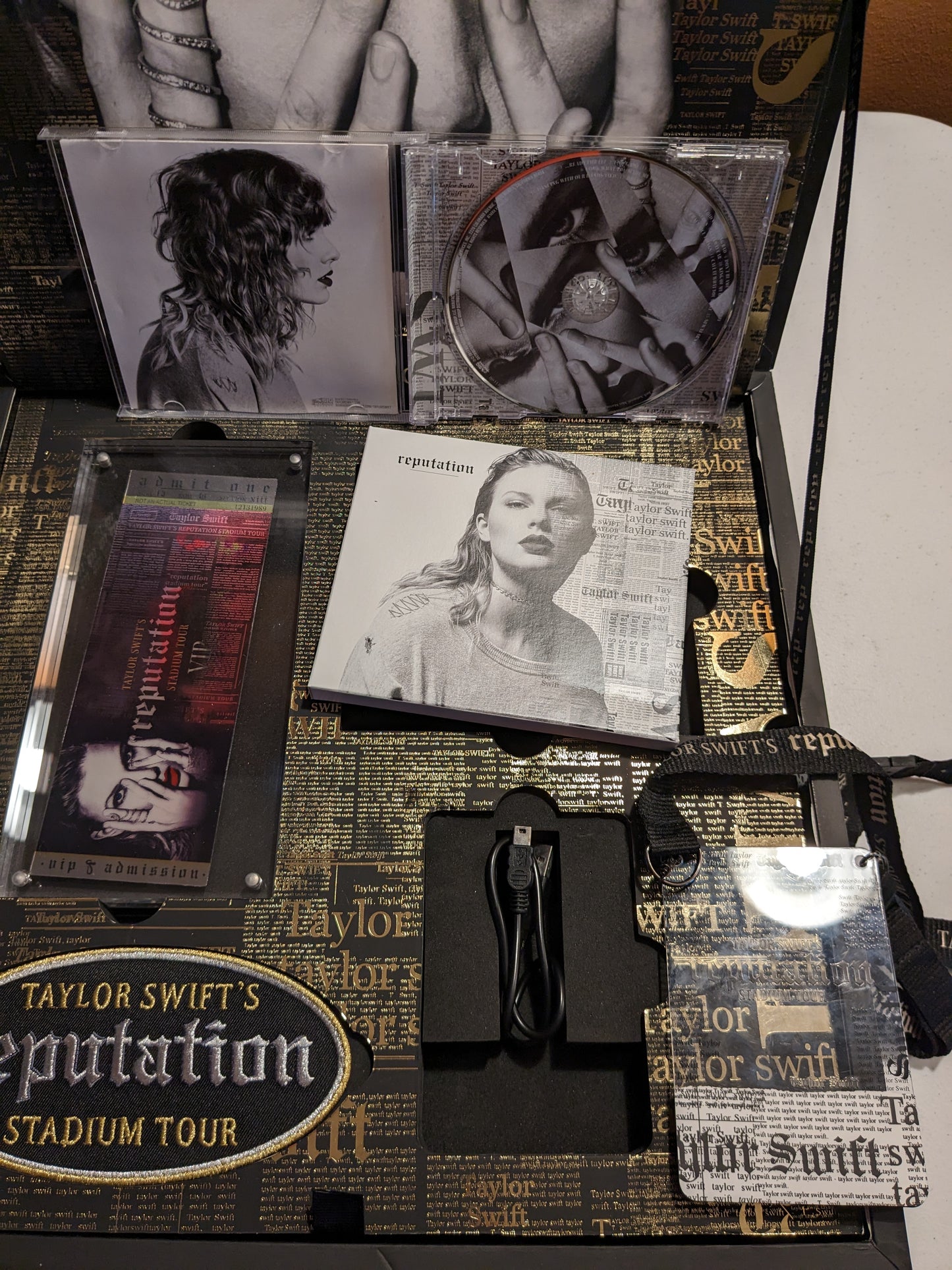 Taylor Swift - 'Reputation' CD VIP Tour Box